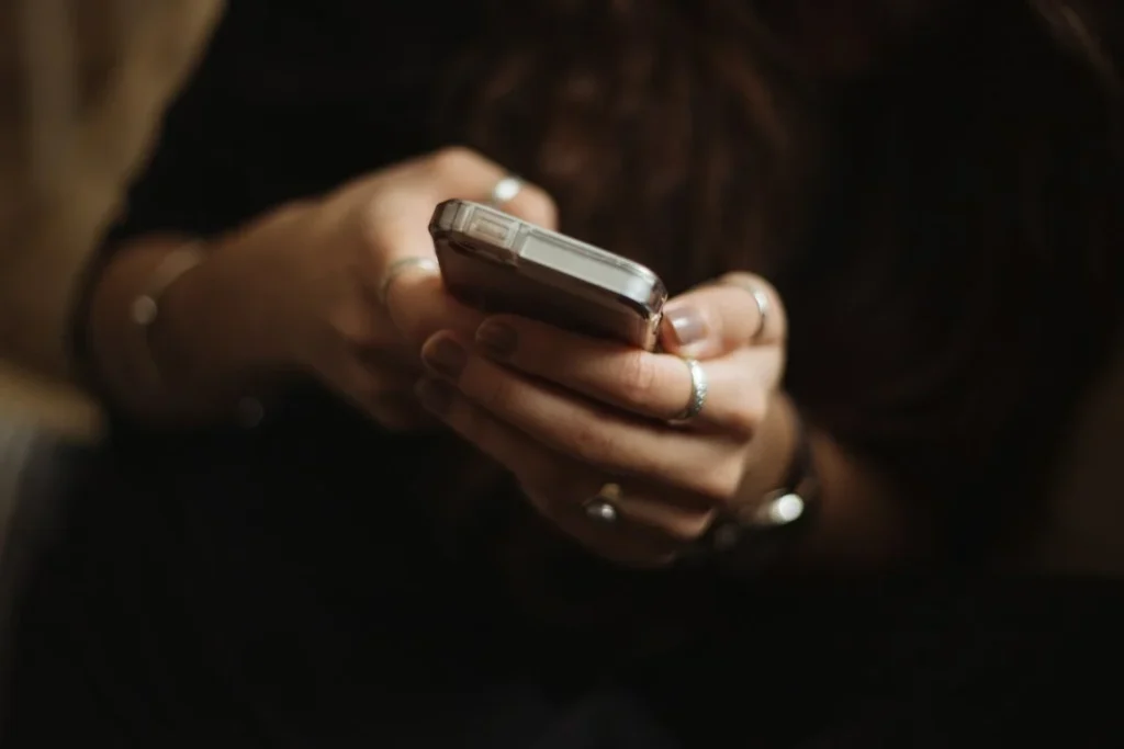 RS Meaning in Text: What Does RS Mean When Texting?
